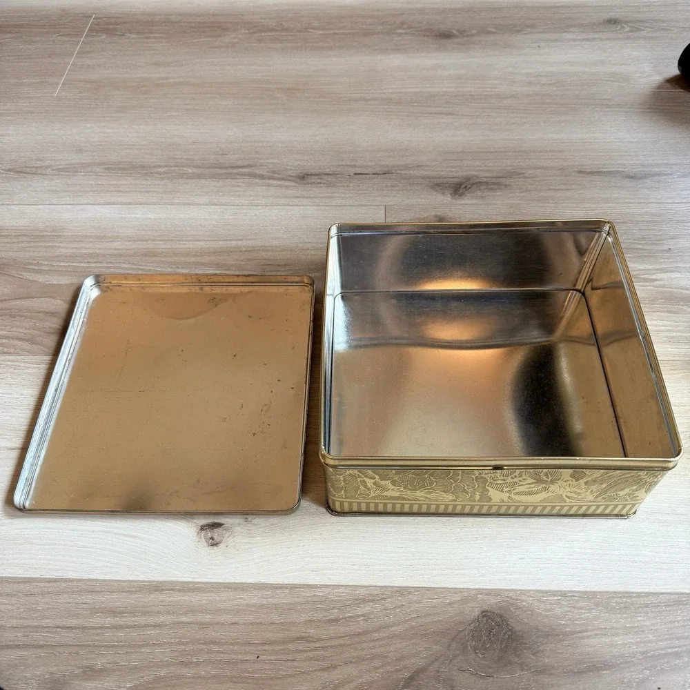 Monet gold Decorative Tin with‎ Lid - Artists garden